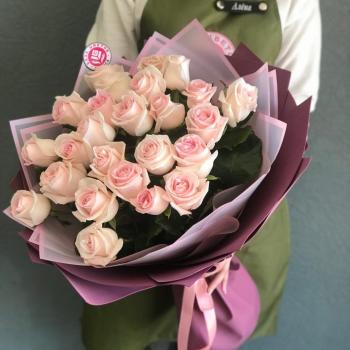Бело-розовые розы 60 см (Россия) [артикул букета: 353916]